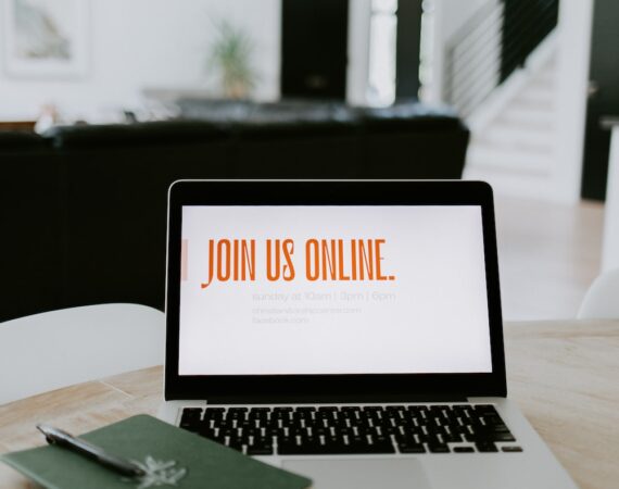 photo 1588702547981 5f8fed370e68