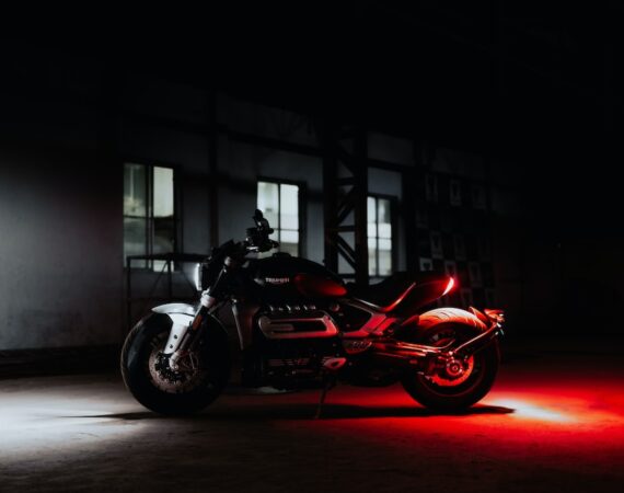 photo 1588706833878 d9df5a7b1bd3