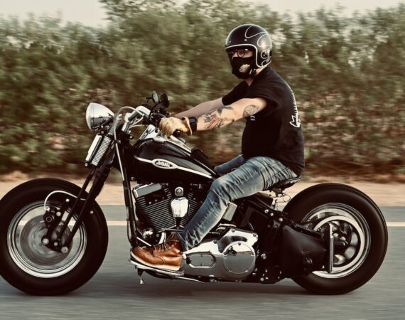 photo 1599135244885 be2ff2659d5c