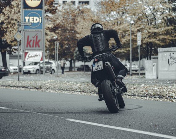 photo 1608036820858 25cd2d374c22