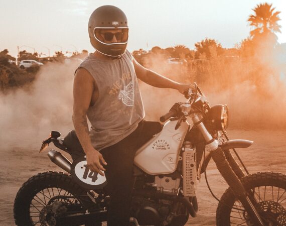 photo 1608566048248 511ddbafd1c1