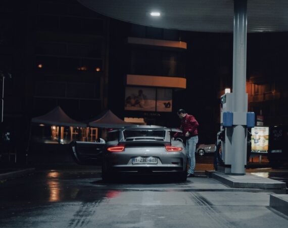 photo 1610210508861 d0567cb69ae2