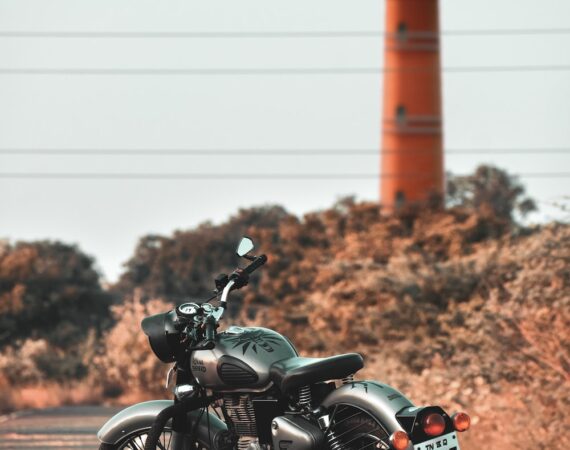 photo 1611429532458 f8bf8f6121fe