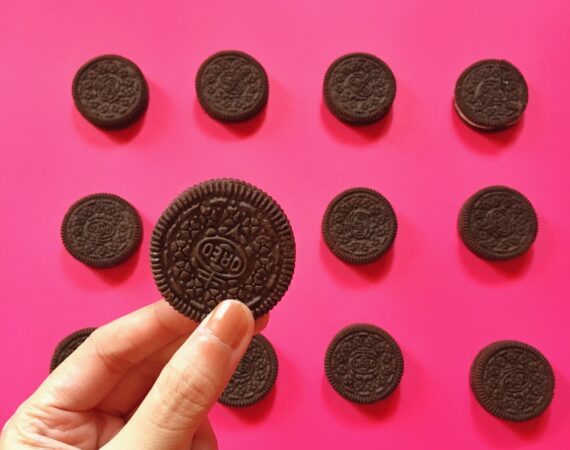 photo 1612078131389 0654eae255ea