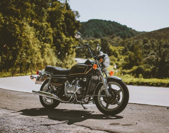 photo 1613738636082 91df18819891