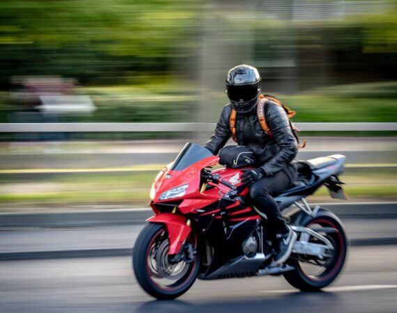 photo 1622320393015 9004c064f4cc