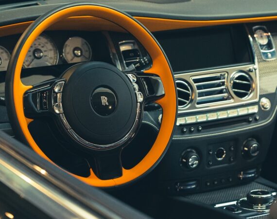 photo 1625028762956 296eb7f69d66