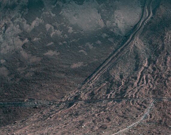 photo 1627652568758 c64d17953797