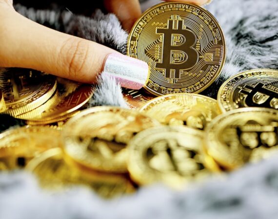 photo 1628847351188 df44b49b4839