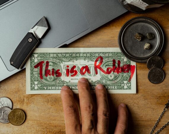 photo 1633373119339 f30384bd507d