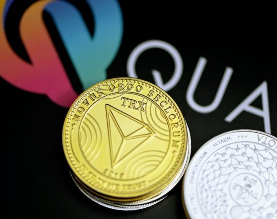 photo 1640574583354 80af4cd2a20c