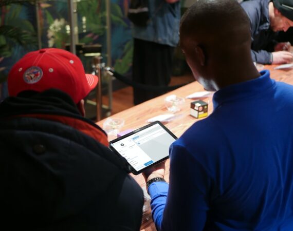 photo 1649424220306 0f0115c59db2