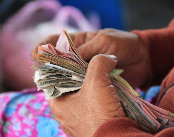 車貸還款方式風險與利益評估:如何做出明智決策 9 photo 1495245495572 e43e6db5a478