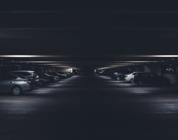 photo 1495435229349 e86db7bfa013