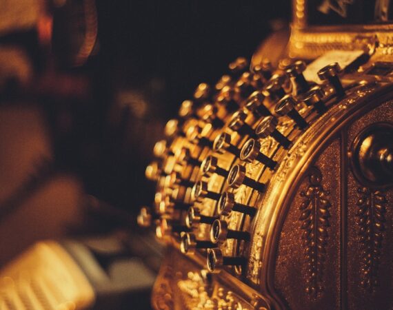 photo 1505166065723 bae088a12fc4