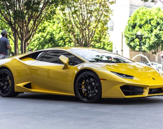 photo 1511919884226 fd3cad34687c