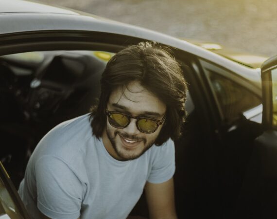 photo 1530882548122 0596ee66cdfd