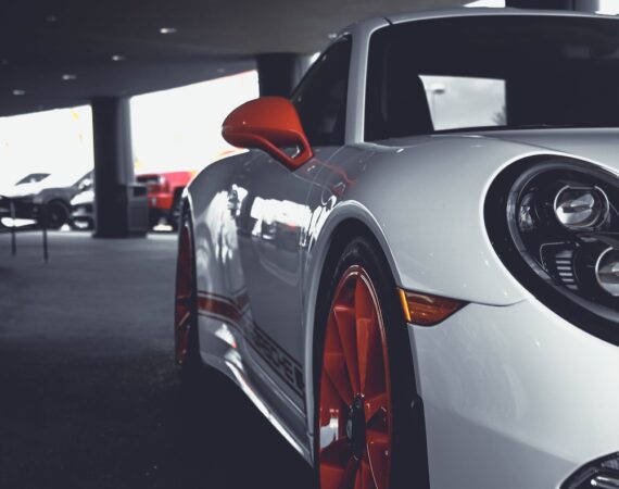 photo 1534882673463 e4781854e9b4