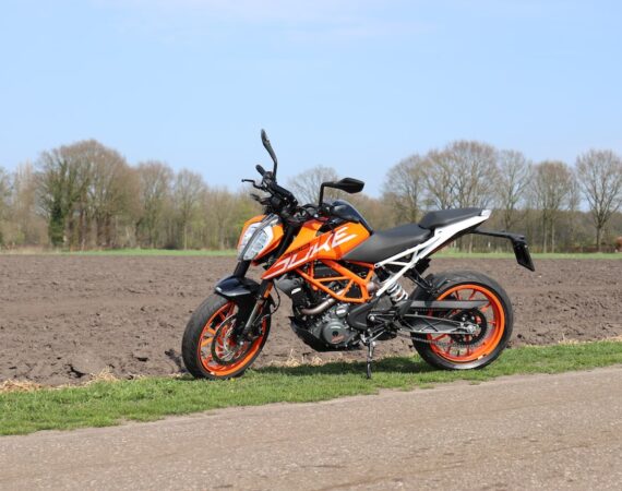 photo 1554197678 90657c936dc7