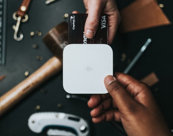 photo 1556742502 ec7c0e9f34b1