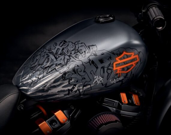 photo 1558980664 ce6960be307d