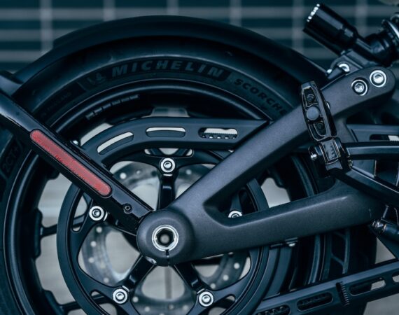 photo 1558981396 5fcf84bdf14d