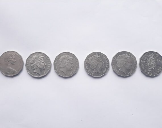 photo 1563365553 4e9270b98a55