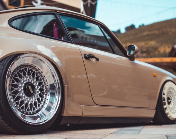 車貸利率調整方式解析:如何有效降低月付款負擔 4 photo 1567691624074 d25d4b76fbac