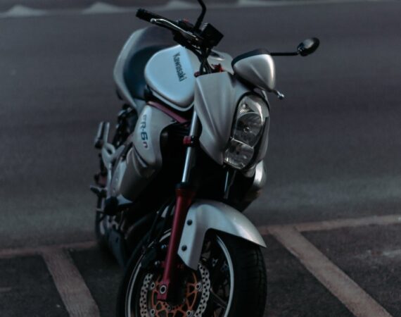 photo 1572265334632 4169b1275c97