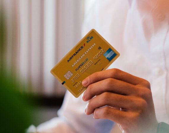 photo 1578670812003 60745e2c2ea9