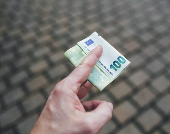 photo 1579460372796 3aa720f44e46