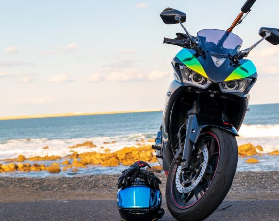 photo 1580977001338 a8f29090d192