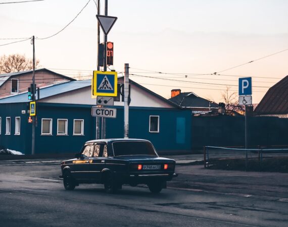 車貸利率調整方式攻略:掌握妙招降低還款壓力 1 photo 1582107481459 536d075169c9