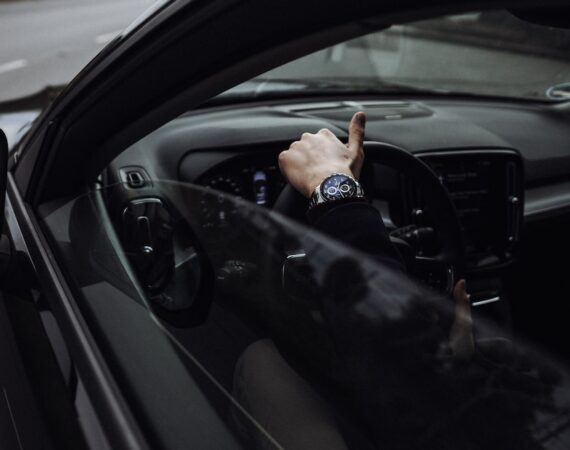 photo 1583679084487 8d54d20294ed