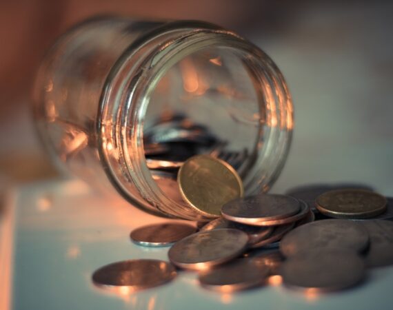 photo 1585143790814 b40d4b829e4a