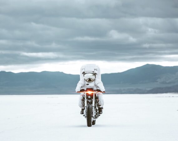 photo 1586999082783 111f08218fa7