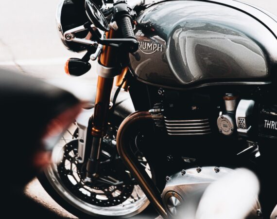 photo 1587584542604 74789bfe37fd