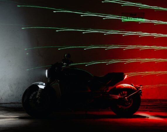 photo 1588707700026 5ebd2c9a70b4