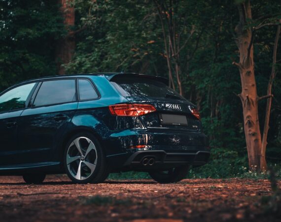 photo 1589651756400 3cc85d74f743