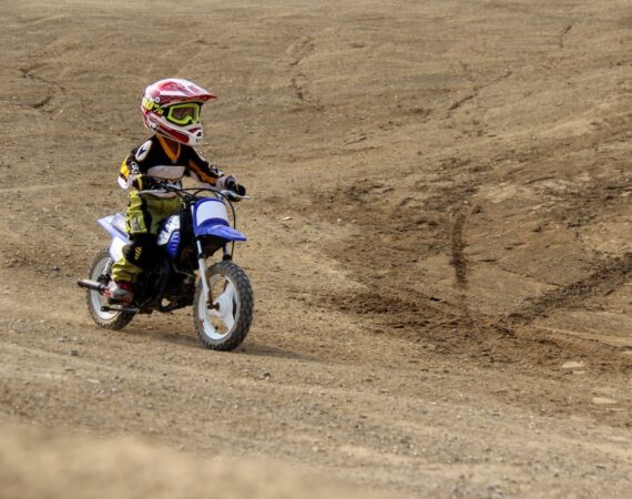 photo 1589705891494 2fe693c74bd7