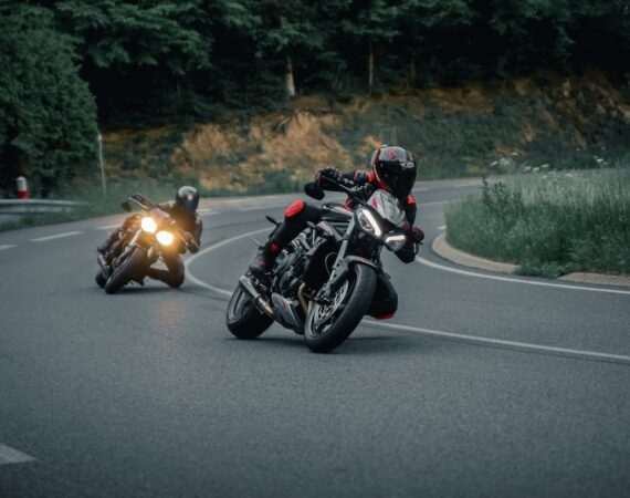 photo 1590506978404 d3e577192a18