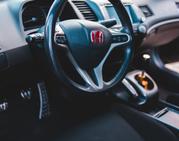 photo 1595134087031 c812c52a3d0a