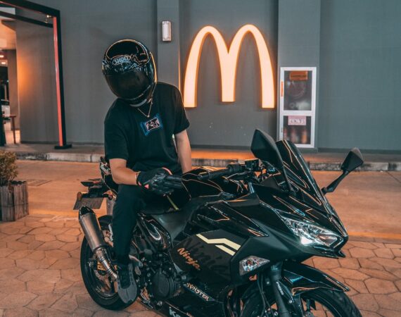 photo 1595472167711 84889fb307a4