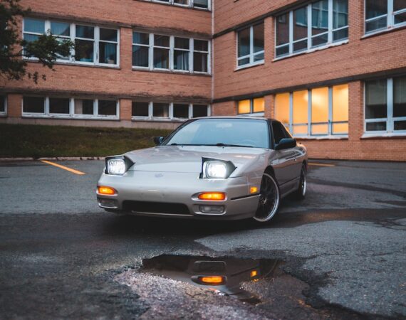 photo 1596164570550 ad0e4c60eabf