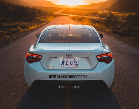 photo 1596768336974 5a8b63219f96