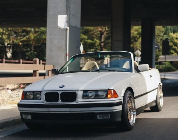 photo 1597210159614 966c9f632c89