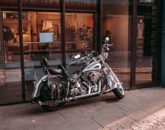 photo 1598627831373 e9ebf00614f7