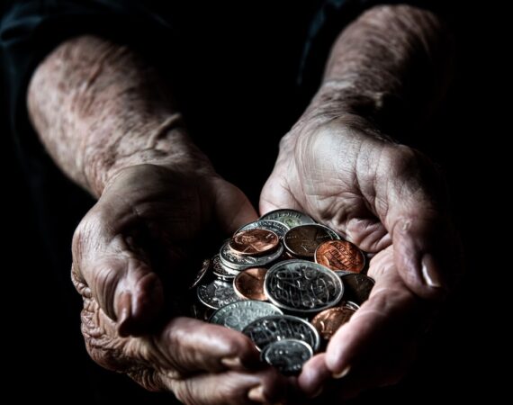 photo 1599461149326 2e9dd1113a02