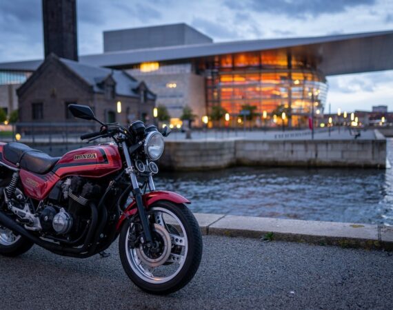 photo 1599644678329 05643223fe88