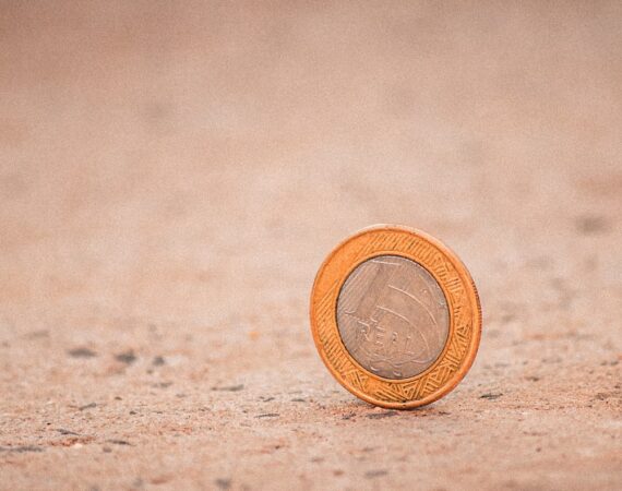 photo 1599690925058 90e1a0b56154